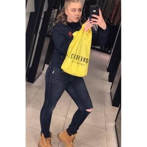 Meet your Posher, Riley